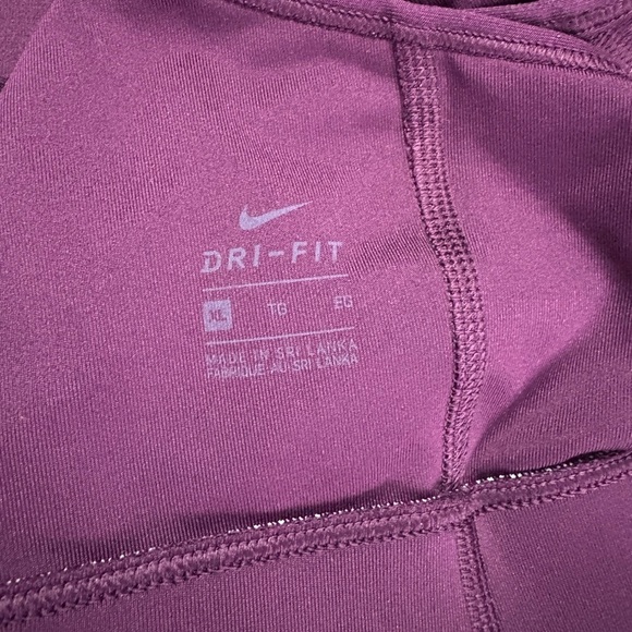 Nike XL Sports Bra Racerback Design - Picture 3 of 3